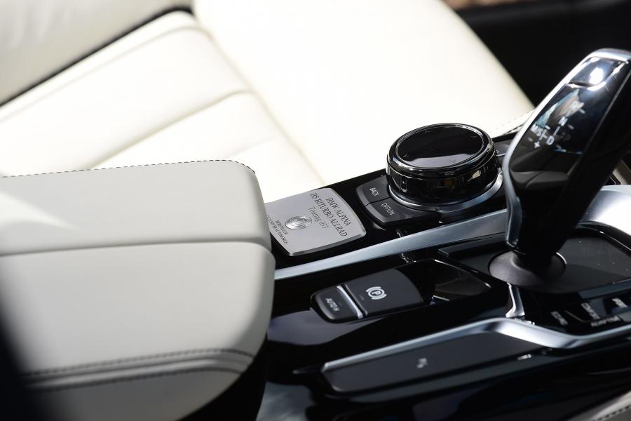 Детали интерьера Alpina B5 Bi-Turbo Allrad Touring (G31) 2017 года  (UK) (фото 10 из 11)